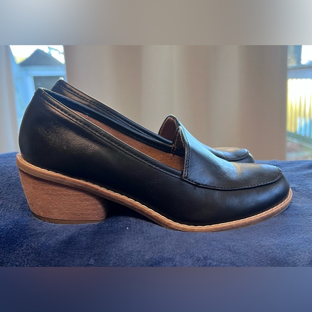 Euro Soft Women’s Black Shoes size 6